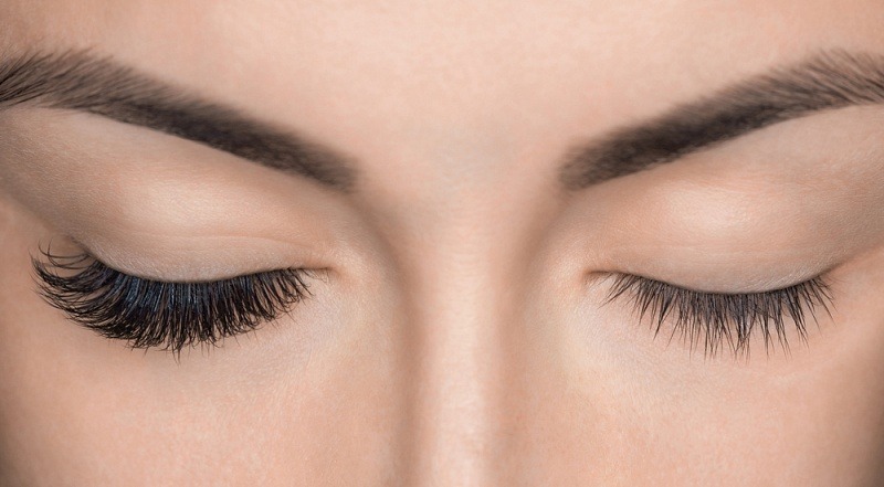 Semi-Permanent Eyelashes