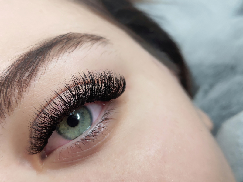 Semi-Permanent Eyelashes